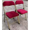 Belles chaises pliantes en acier doré et velours bordeaux
